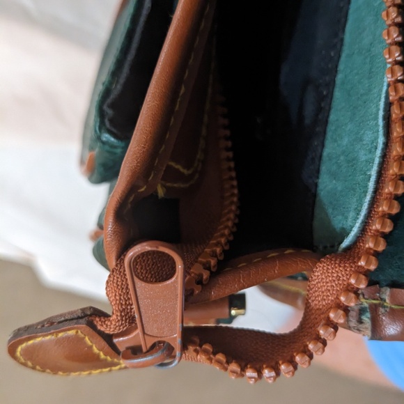 Dooney & Bourke Green/Tan Leather Shoulder Bag & Wallet Please Read Description - Picture 7 of 16